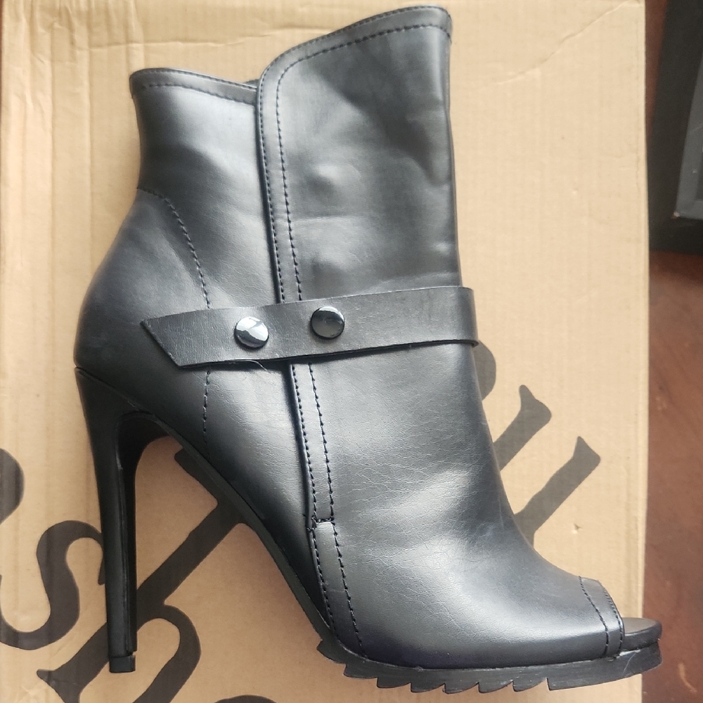 Sleek Black Heeled Ankle Boots